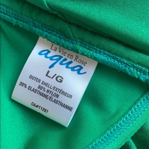 🌙3 FOR $20 
Emerald green twist bikini top- Lg - Picture 5 of 5